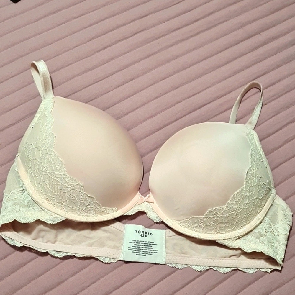Torrid pale pink bra size 42D